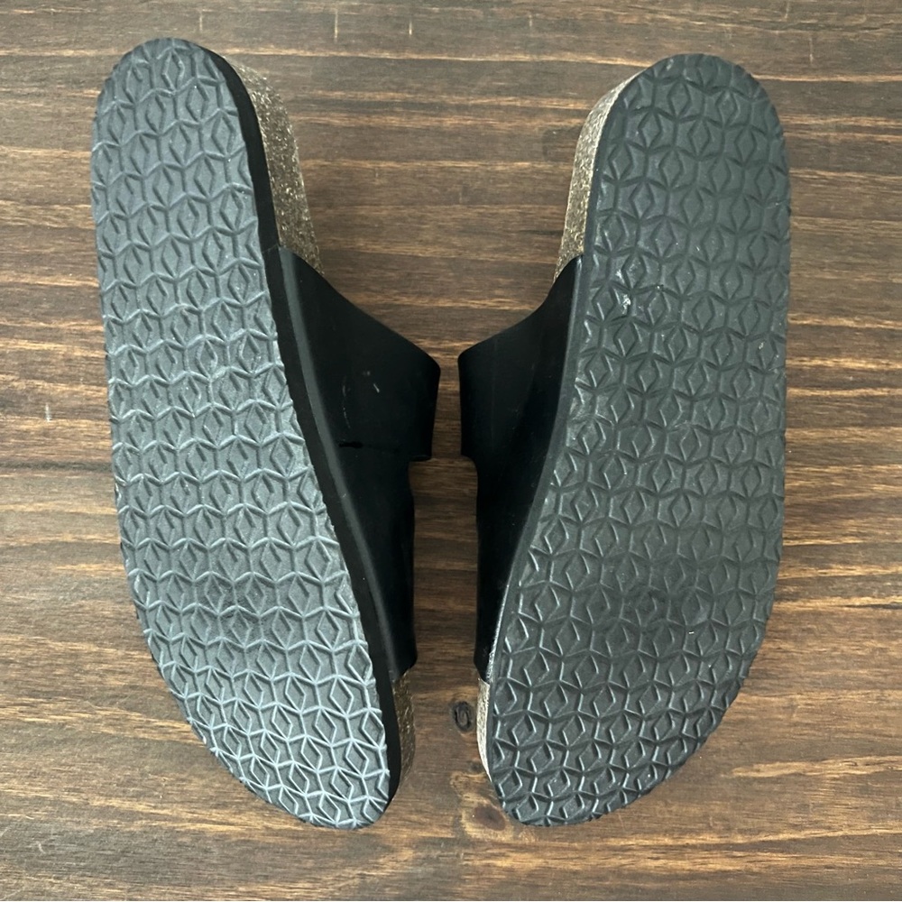 Black Universal Thread Sandals - Picture 3 of 3